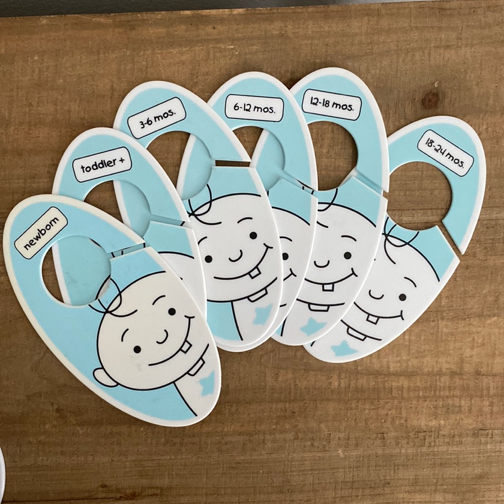Baby closet hanger separators
